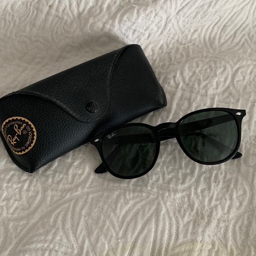 Ray-ban sunglasses UV protection. never worn. zero wear no scratches. brand new